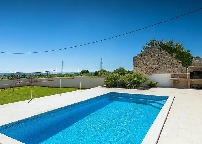 Monteci 別荘 プーラ