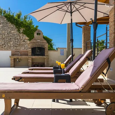 Monteci Πούλα