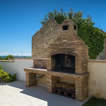 Monteci * Πούλα