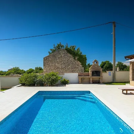 Monteci * Πούλα