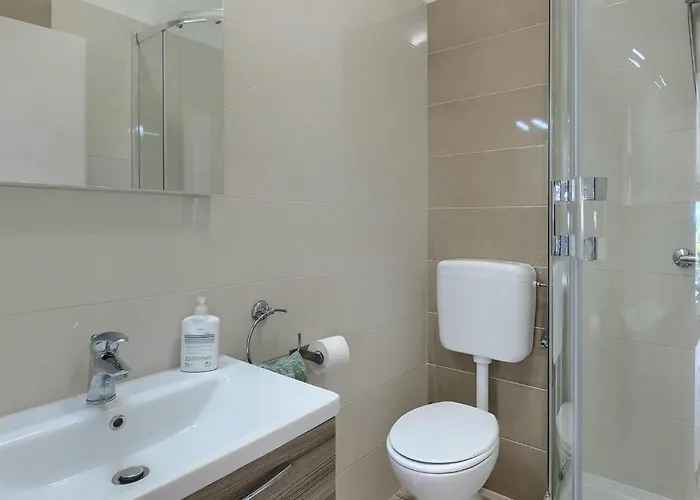 Monteci Semesterbostad Pula