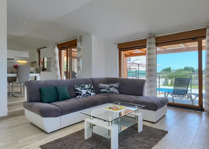 Monteci Semesterbostad Pula